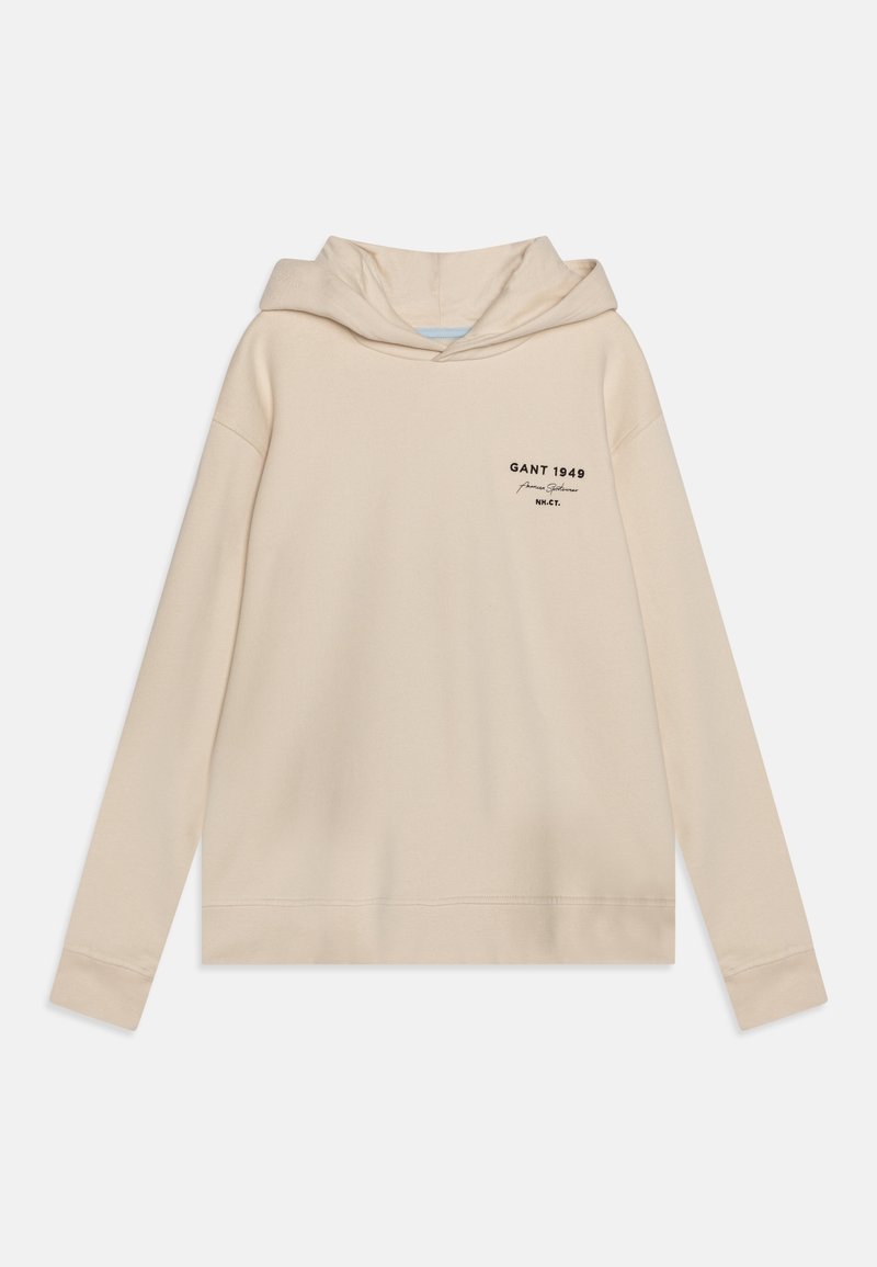 Sweat à capuche beige en tissu doux, avec des manches longues et un logo noir sur la poitrine comportant le texte "GANT 1949".