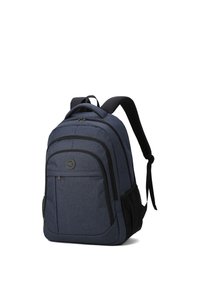Zaino in tessuto blu con dettagli neri, spallacci ergonomici imbottiti, molteplici scomparti con zip, tasca laterale in rete e finitura testurizzata.