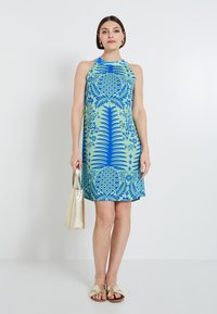 Grain de Malice SUSPENDUE IMPRIMÉE - Robe de jour - bleu vert
