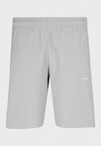 Short de bain gris à rayures verticales, taille élastique, avec un petit logo blanc en bas à droite. Tissu léger.