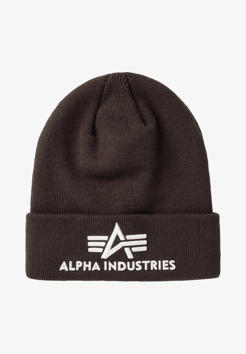 Brun stickad mössa med vikta kanter. Har en vit broderad logotyp med ett "A" och vingar. Mjuk textur, rund toppdesign.