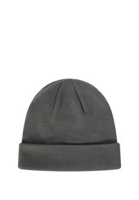 Gorro de punto gris con una textura suave, presenta un dobladillo enrollado y una corona redondeada con costuras sutiles. Apto para usar en climas fríos.