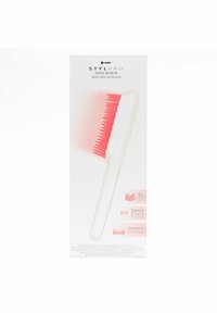 Brosse à cheveux STYLPRO Root Renew avec lumières LED rouges, brosses ergonomiques et fonctionnalités de massage du cuir chevelu par ultrasons, sur un emballage blanc.