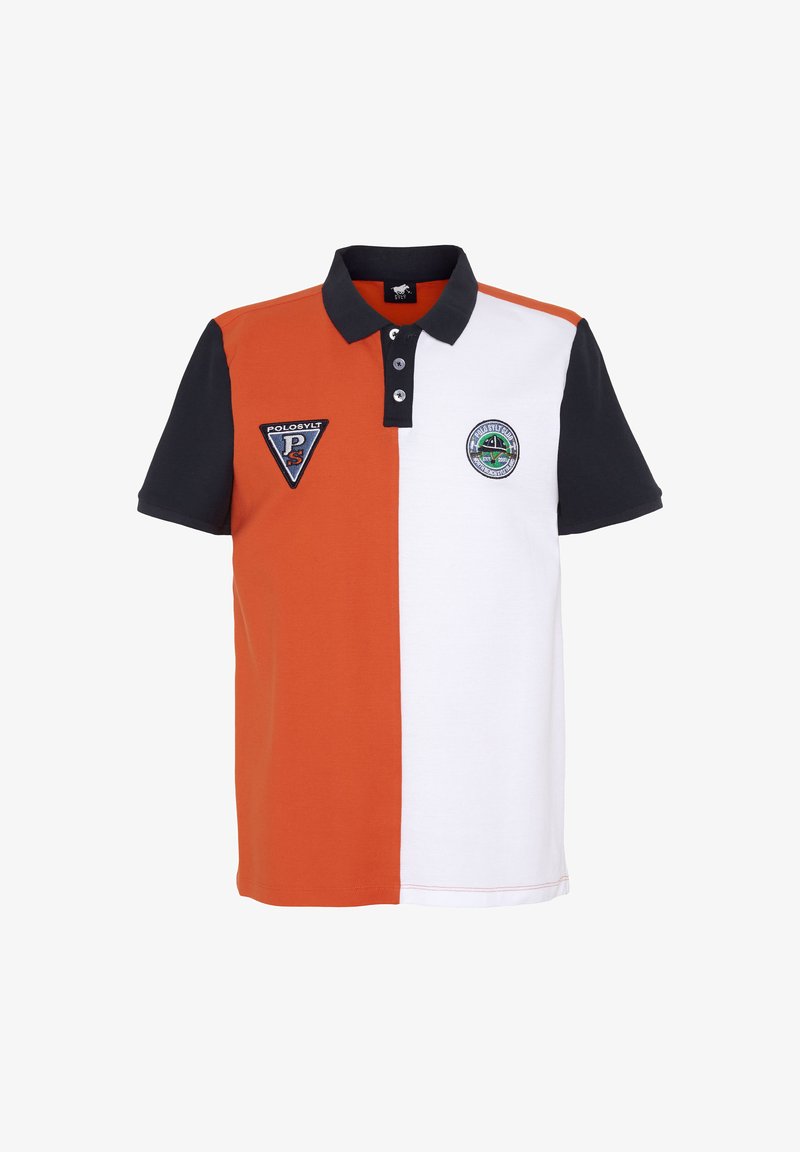Kurzarm-Poloshirt mit Farbblöcken in Orange, Weiß und Schwarz. Enthält zwei gestickte Patches und drei Knöpfe am Kragen.