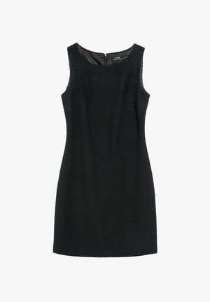 Czarna sukienka bez rękawów z teksturowanej tkaniny, dopasowany krój, okrągły dekolt i zamek z tyłu. Gładkie podszewki i subtelne detale wzoru.