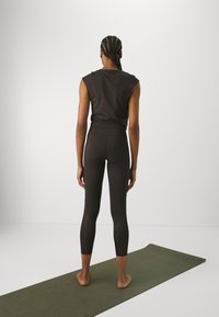 Puma STUDIO ULTRABARE 7/8 TREND  - Tamprės - black