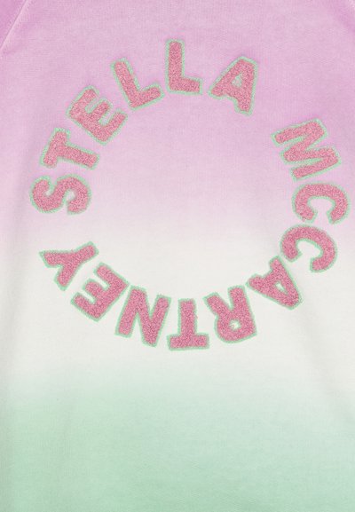 Felpa leggera con una gradazione di colore che va dal rosa al menta. Presenta la scritta ricamata "STELLA McCARTNEY" in fili texturizzati rosa e verdi.