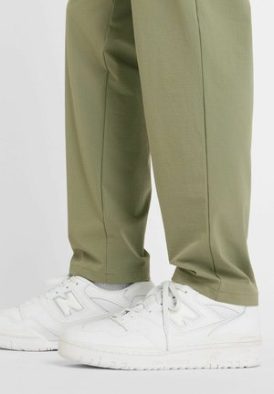 New Balance, ATHLETICS RIPSTOP STANDARD TAPERED PANT 30" - Bukser - dark olivine