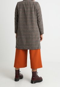 Vero Moda Curve Klasyczny płaszcz