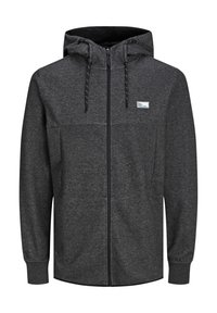 Sudadera gris con cremallera y capucha con cordón, fabricada en un tejido texturizado y con un diseño de paneles en contraste. Presenta un pequeño parche con el logo en el pecho.