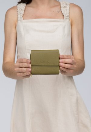 Gusti Leder, WOMAN WALLET BRIGITTA - Geldbörse - hellgrün