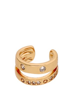 Guld åben cuff-ring med to rækker; øverste række har to klare sten, nederste række har flere små klare sten og cirkulære udskæringer.