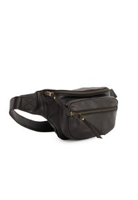 Schwarze Leder-Gürteltasche mit zwei vorderen Reißverschlusstaschen, einer strukturierten Oberfläche und einem verstellbaren Gurt.