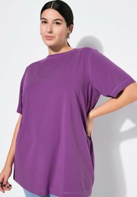 Studio Untold LONGLINE - Jednoduché tričko - classic plum