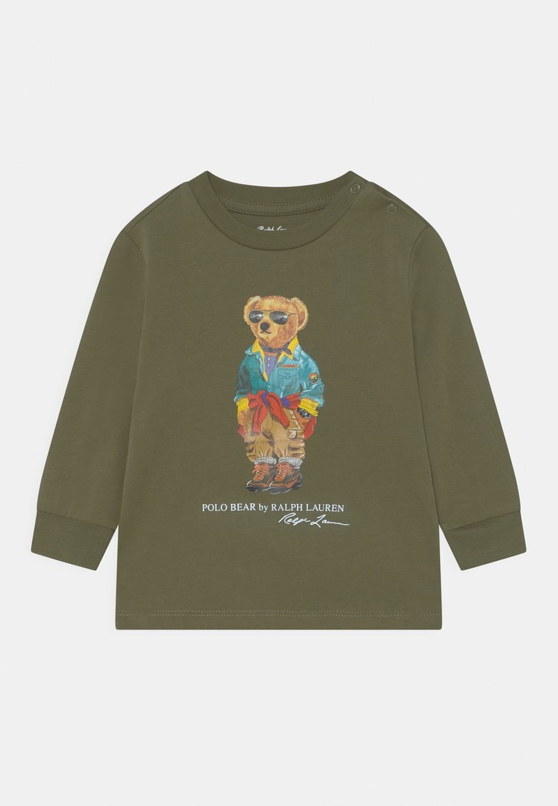 Tmavě zelené dlouhé rukávy tričko pro batolata s potiskem medvěda v brýlích, bundě, cargo kalhotách a botách, s nápisem Polo Bear od Ralph Lauren.