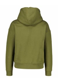 Oliwkowa bluza z kapturem, z długimi rękawami, ściągaczami na rękawach oraz ściągaczem na dole, pokazywana od tyłu na białym tle.