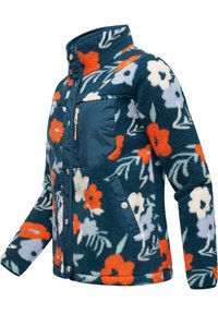 Chaqueta de forro polar con estampado floral en azul marino, que presenta flores naranjas, blancas y azul claro; incluye un bolsillo sólido en color teal y cierre a presión.