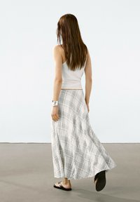 Thumbnail Image 4