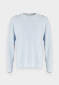Jasnoniebieski sweter z prążkowanego dzianiny, z okrągłym dekoltem, długimi rękawami i prostym dołem. Miękka tekstura z subtelnymi detalami szwów.