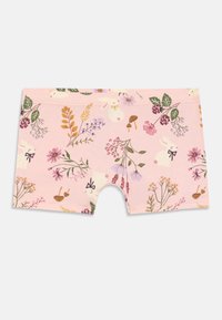 Rosa Kinder-Shorts mit floralem und weißem Hasen-Print, verziert mit grünen Blättern, lila Blumen und kleinen braunen Pilzen auf einem hellen Hintergrund.