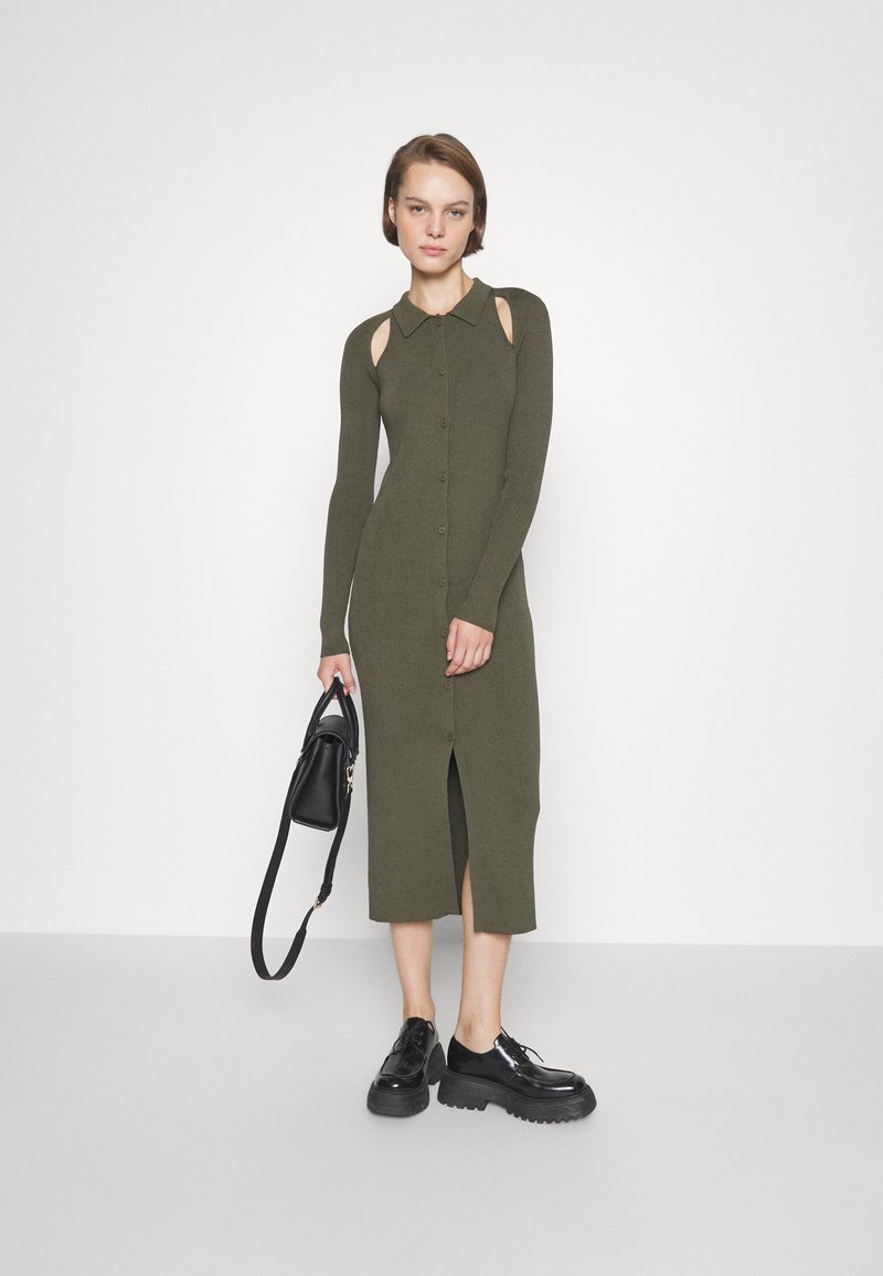 Calvin Klein ICONIC CUT-OUT MIDI - Pouzdrové šaty - willow green
