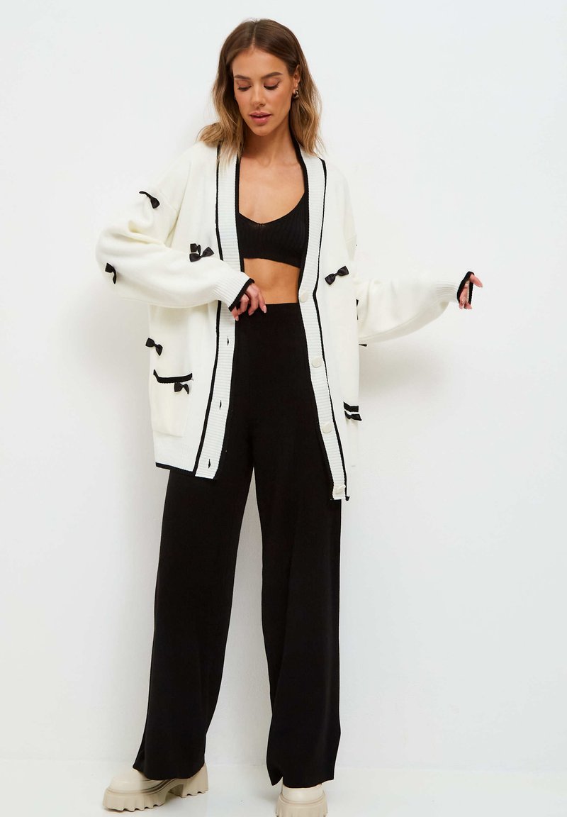Cesare Gaspari OVERSIZED SET - Træningsbukser - white/hvid - Zalando.dk