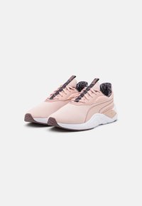 puma training retaliate trainers in rose quartz and plum