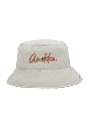 Cappello a secchiello beige chiaro con scritta "Anekke" ricamata in marrone e piccolo cuore rosso sul davanti.