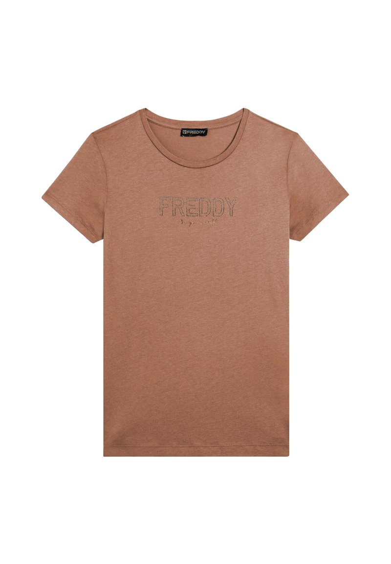 Camiseta de algodón marrón con mangas cortas, un cuello redondo y un logo texturizado de "FREDDY" adornado con pequeñas chispas.
