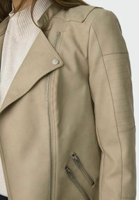 ONLY ONLAVA BIKER OTW NOOS - Giacca in similpelle - white pepper