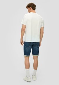 s.Oliver MAURO: BERMUDA MIT GERADEM BEIN - Short en jean - blau