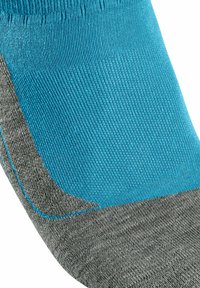 Blaue und graue Socke mit gerippter Textur, einer markanten grauen Ferse und kontrastierenden blauen Akzenten am oberen Rand.