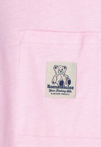 Kaotiko LOVING BEAR UNISEX - Osnovna majica kratkih rukava - pale pink