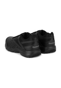 Mustad mustaid, millel on sile nahk ja võrkmaterjalist ülemine osa, pehme krae, nööridega disain ja tekstuuriga kummitald. Reeboki logo kanna juures.