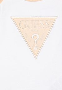 Guess BABY BODY PANTS UNISEX SET - Melegítő - sand grain