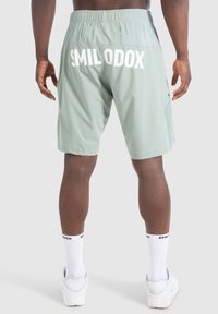 Smilodox POWERFIT TRIPLE PERFORMANCE - Shorts - olive