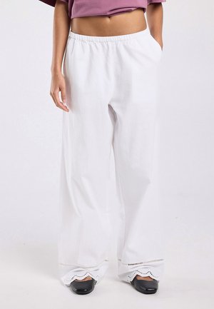 America Today, Broek - white