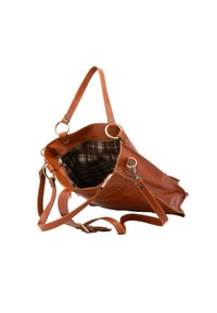 Bruine leren schoudertas met verstelbare banden, een geruite stofvoering en metalen hardwareaccenten. Beschikt over een ritsvak en een open hoofdcompartiment.