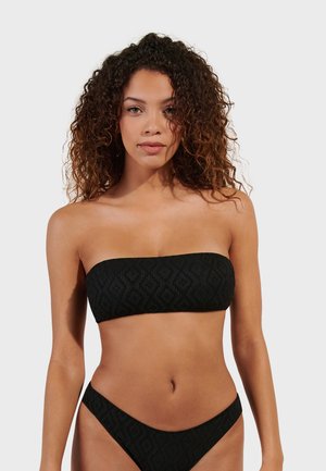 Top de bikini negro tipo bandeau con patrón de diamante texturizado y parte inferior de corte alto a juego. Acabado suave, sin tirantes, diseño minimalista.