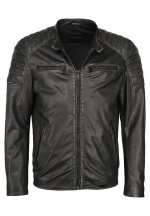 Veste en cuir noir avec des détails matelassés sur les épaules, fermeture éclair à l'avant et deux poches zippées ; texture lisse, coupe ajustée.