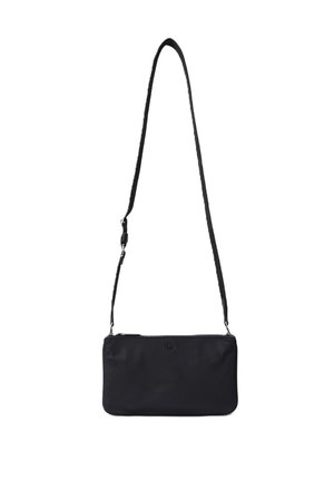 Borsa a tracolla nera realizzata in tessuto liscio, forma rettangolare, tracolla regolabile, chiusura con zip e un sottile logo sulla parte anteriore.