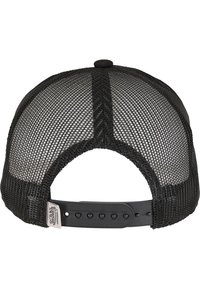 Schwarze Mesh-Trucker-Kappe mit gebogenem Schild, verstellbarem Snapback-Verschluss und strukturierten Mesh-Elementen. Minimalistisches Design mit robusten Akzenten.