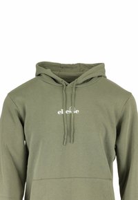 Olijfgroene hoodie met een trekkoordkap, voorzak en wit logo. Glad oppervlak, lange mouwen en een relaxte pasvorm.