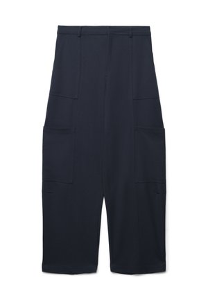 Marineblaue Cargo-Hosen aus leichtem Stoff, mit großen Seitentaschen, geradem Schnitt und einer Länge bis zur Mitte der Waden.