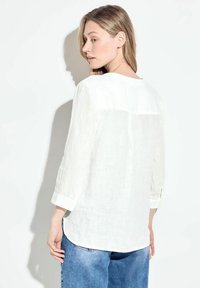 Cecil Camicetta - weiß