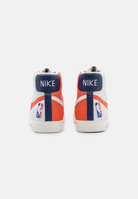 Nike Sportswear BLAZER MID '77 EMB - Sapatilhas de cano alto - white/orange/blue void/sail