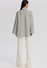 Touché Privé ASYMMETRIC STRIPED WITH DETAIL - Tunika - khaki