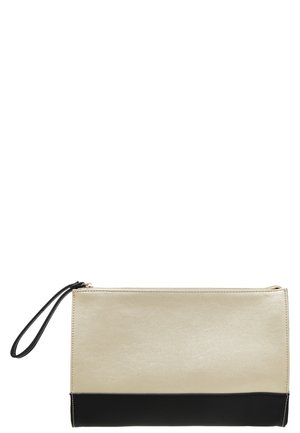 Rechteckige beige und schwarze Clutch mit schwarzem Handgelenksriemen und Reißverschluss am oberen Rand.