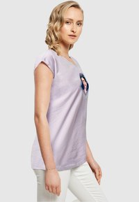 Merchcode FRIDA KAHLO SQUARE EXTENDED SHOULDER TEE - T-shirts print - lilac