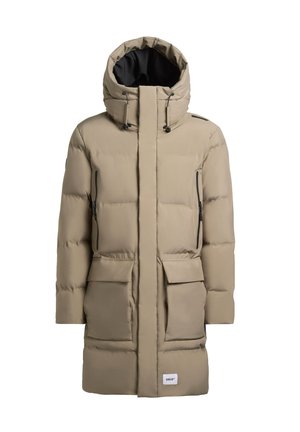 Beige pufferjack met een hoge kraag en capuchon, voorzien van twee voorzakken en twee zijzakken met rits, gemaakt van glad, waterafstotend materiaal.